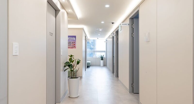 Treatment Glass Skin Murah di Seoul: Pilihan dan Harga di VandS Clinic Myeongdong